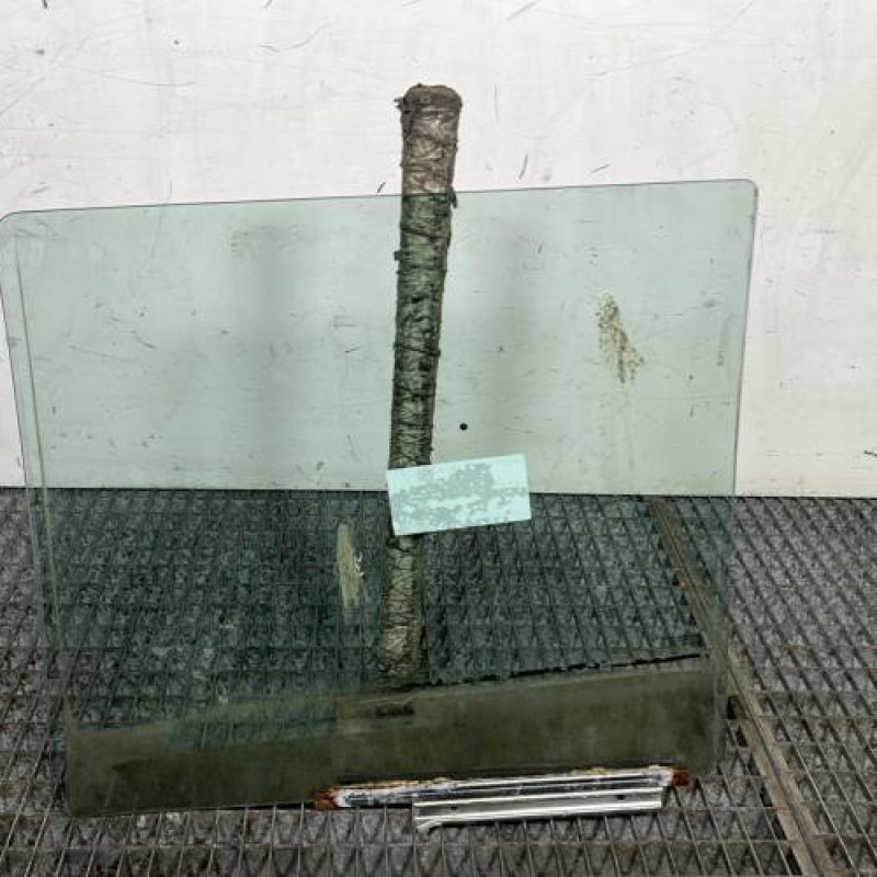 Vitre arriere droit SUZUKI SWIFT 3 Photo n°4