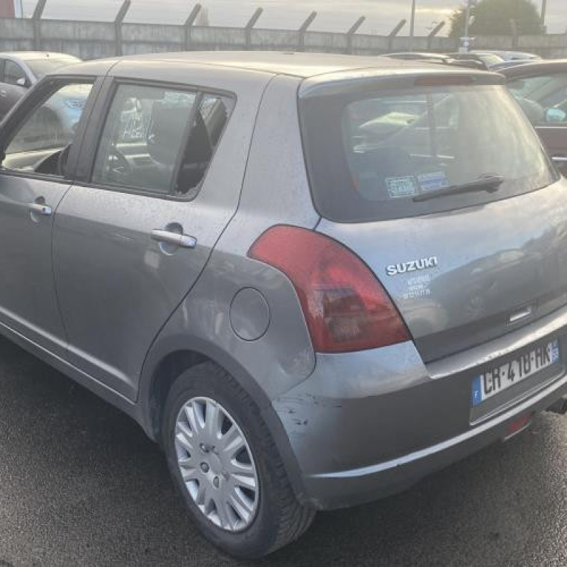 Vitre arriere droit SUZUKI SWIFT 3 Photo n°8