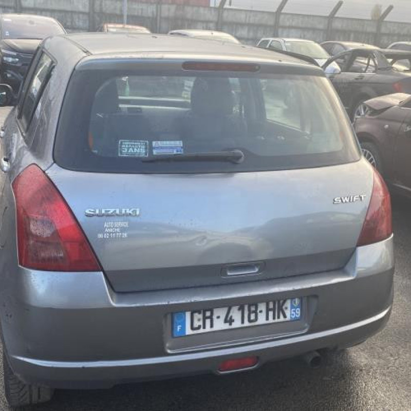 Vitre arriere droit SUZUKI SWIFT 3 Photo n°9
