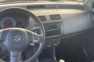 Vitre arriere droit SUZUKI SWIFT 3