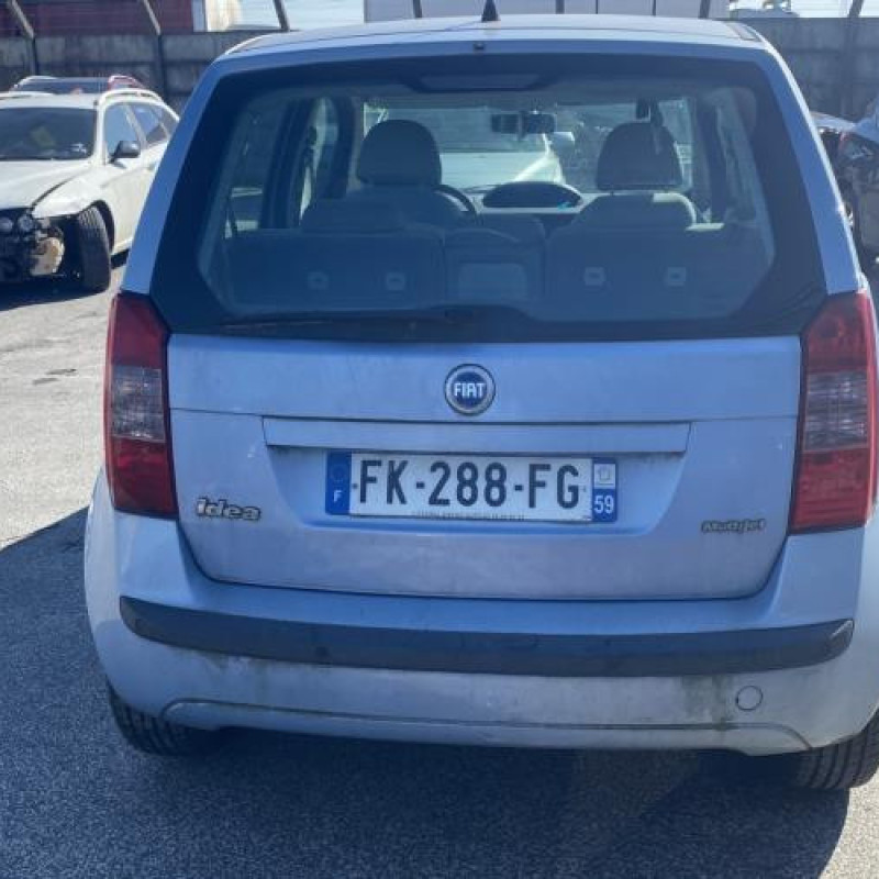 Pare choc arriere FIAT IDEA Photo n°11
