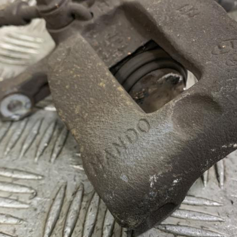 Etrier arriere droit (freinage) HYUNDAI I 20 2 Photo n°2