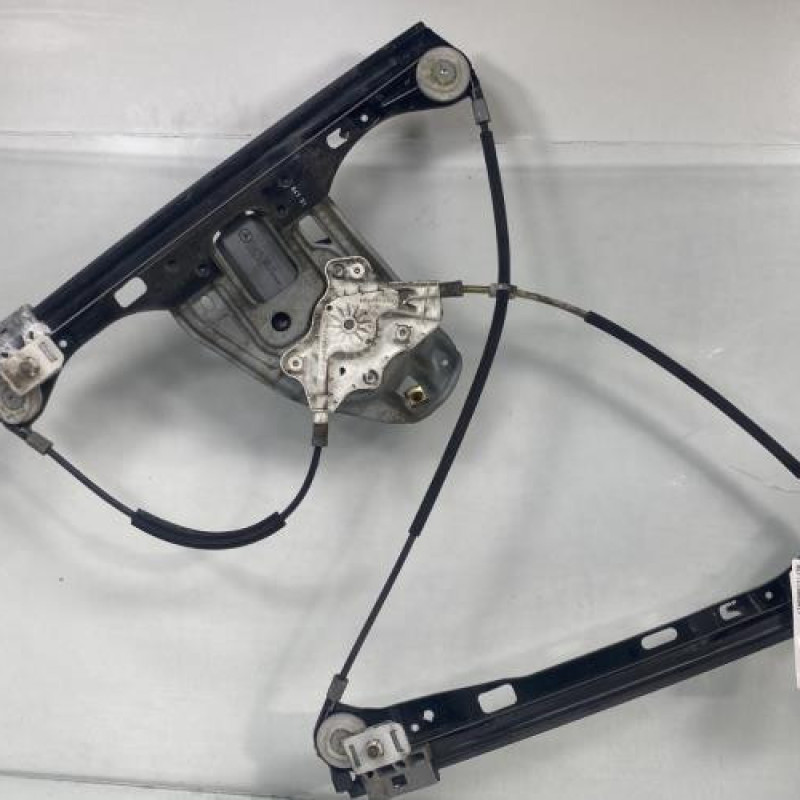 Leve vitre electrique avant gauche MERCEDES CLASSE C 203 COUPE SPORT Photo n°1