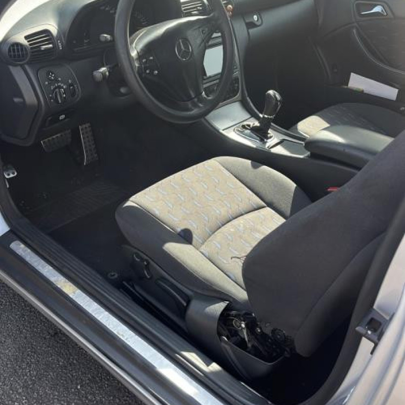 Serrure avant droit MERCEDES CLASSE C 203 COUPE SPORT Photo n°11
