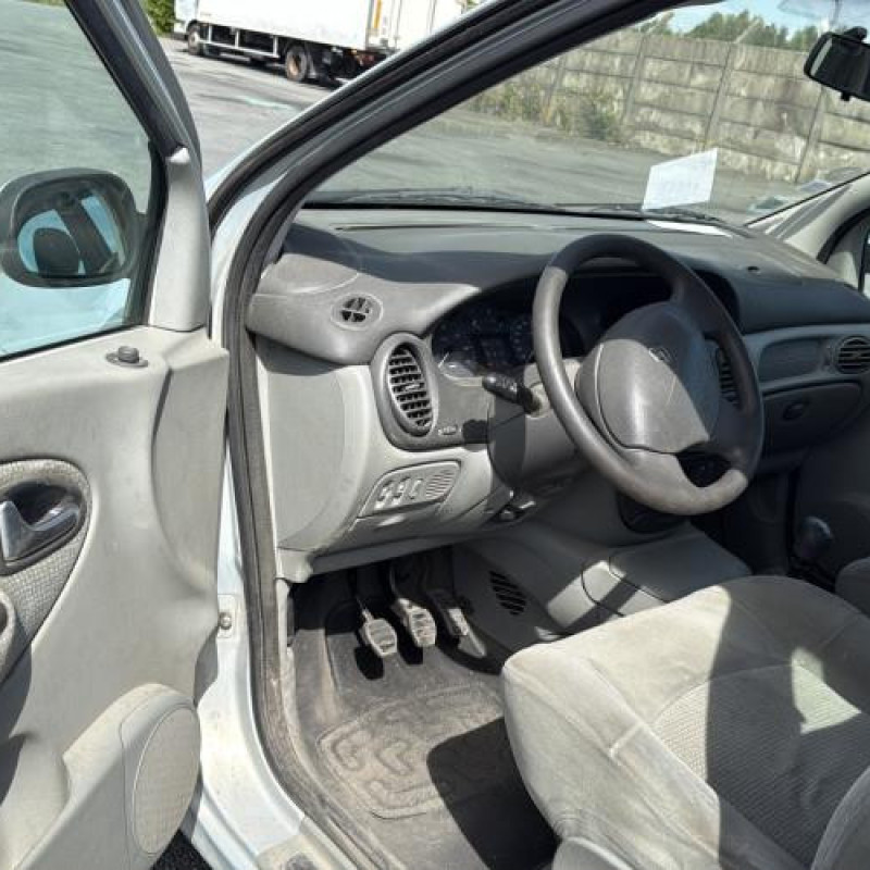 Feu arriere principal gauche (feux) RENAULT SCENIC 1 Photo n°14