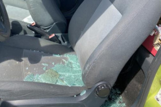 Poignee porte avant droit FORD FIESTA 6