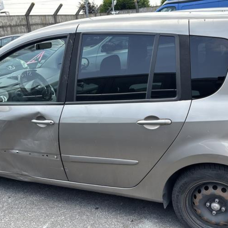 Feu arriere stop central RENAULT GRAND MODUS Photo n°6