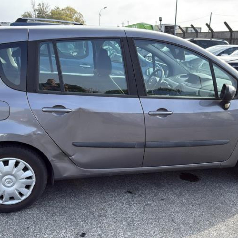 Feu arriere stop central RENAULT GRAND MODUS Photo n°7