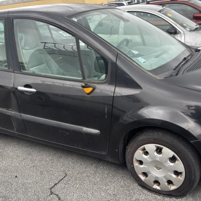 Feu arriere stop central RENAULT MODUS Photo n°7