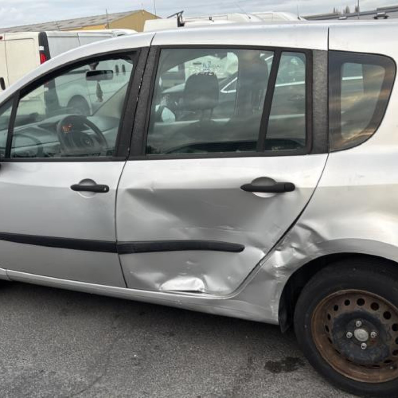 Feu arriere stop central RENAULT GRAND MODUS Photo n°6