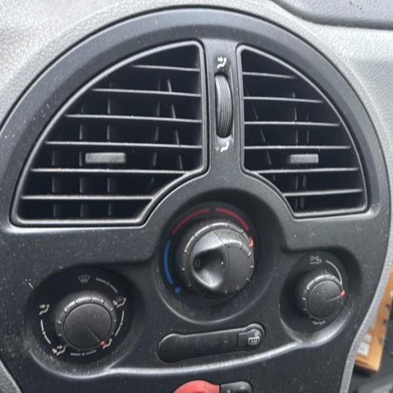 Feu arriere stop central RENAULT MODUS Photo n°17