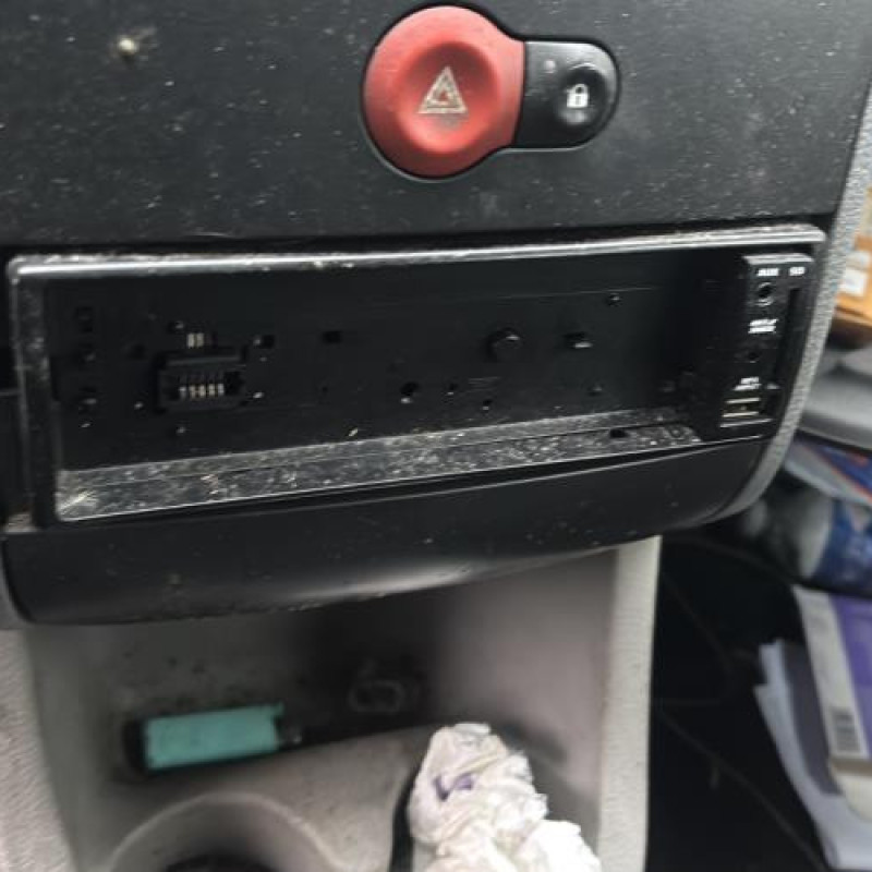 Feu arriere stop central RENAULT MODUS Photo n°18