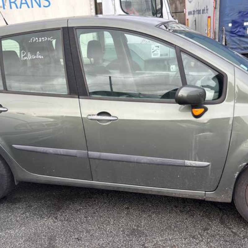 Feu arriere stop central RENAULT MODUS Photo n°13