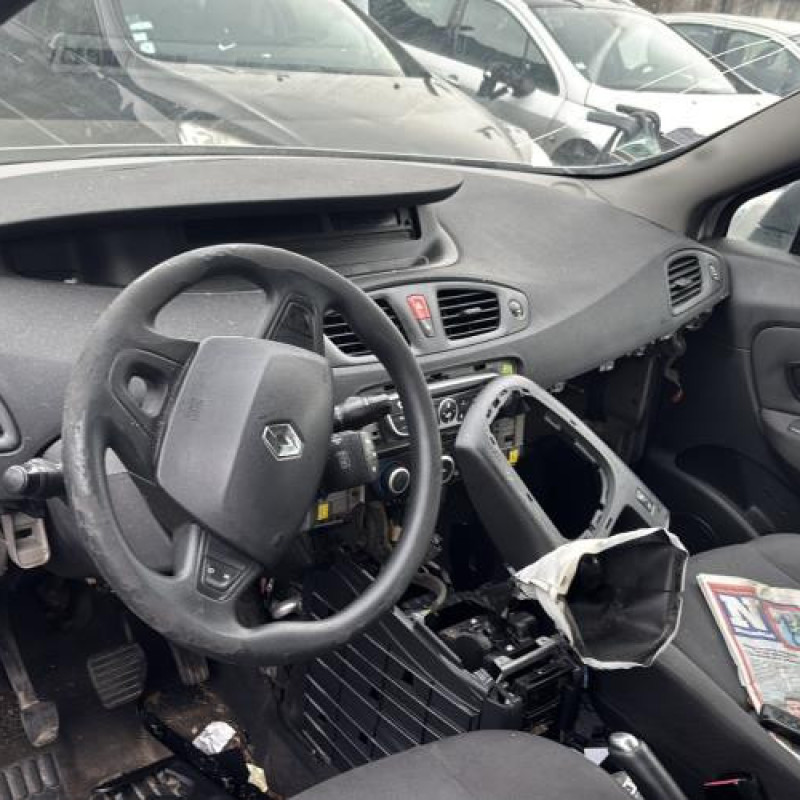 Reservoir essence RENAULT SCENIC 3 Photo n°14