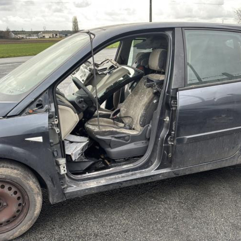 Reservoir essence RENAULT SCENIC 2 Photo n°8