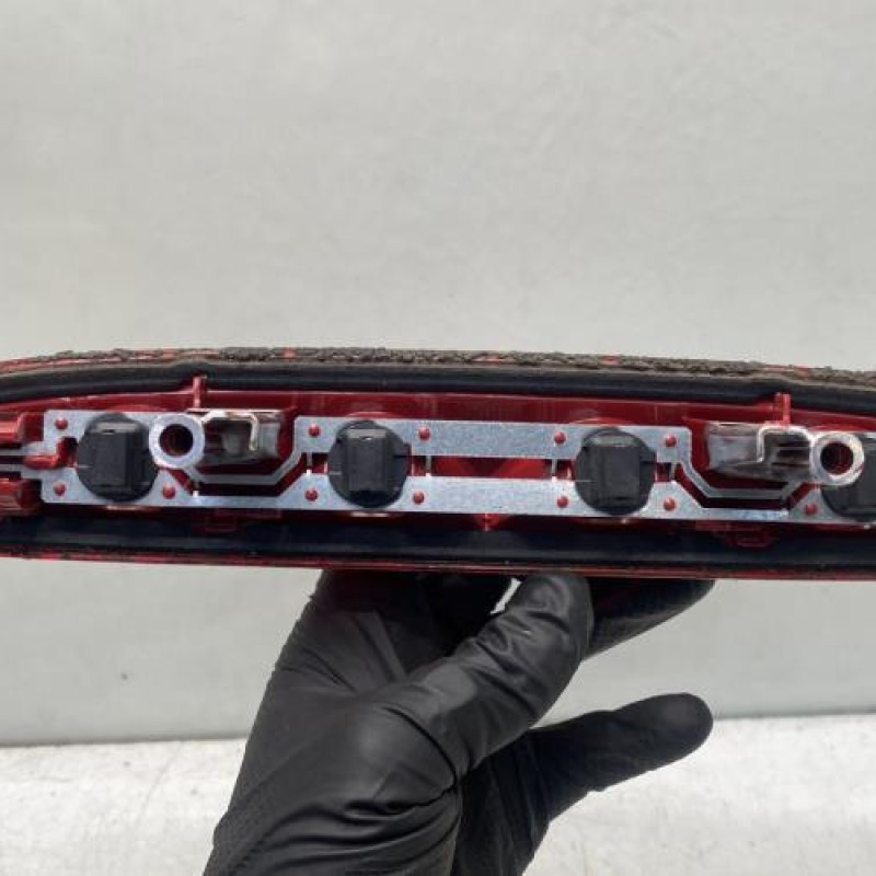 Feu arriere stop central PEUGEOT 208 1 Photo n°2