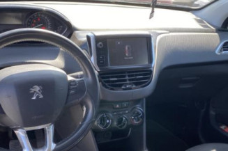 Feu arriere stop central PEUGEOT 208 1