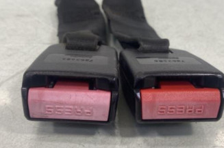 Attache ceinture arriere droit PEUGEOT 206 Photo n°1