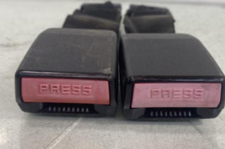 Attache ceinture arriere droit PEUGEOT 206