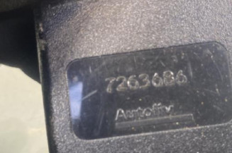 Attache ceinture arriere droit PEUGEOT 206