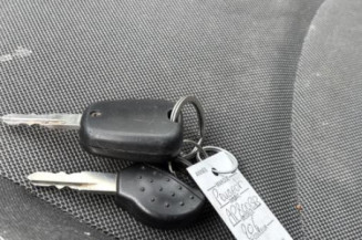 Attache ceinture arriere droit PEUGEOT 206