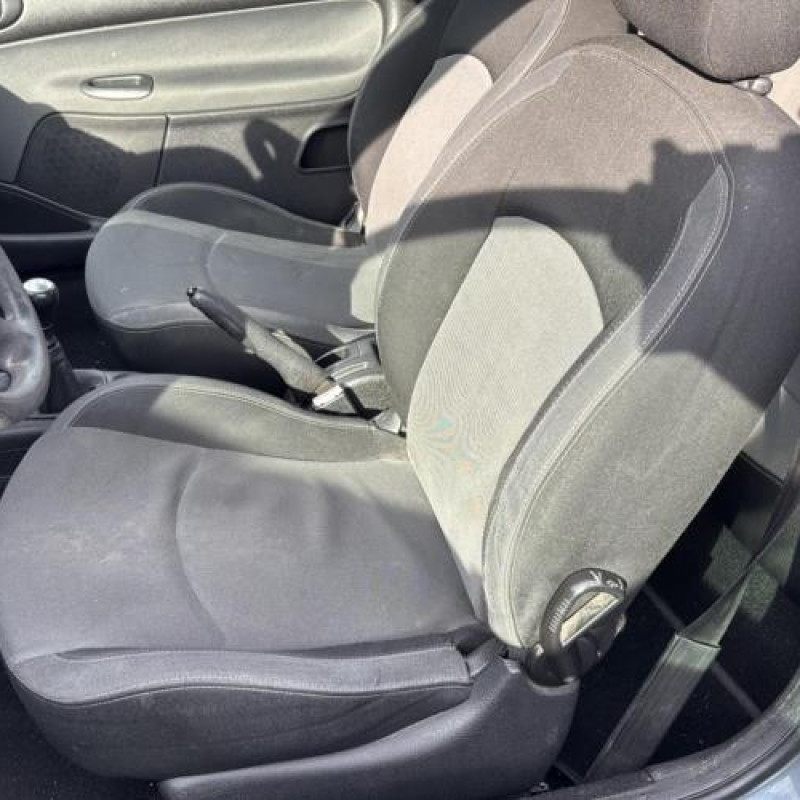 Attache ceinture arriere droit PEUGEOT 206 Photo n°19