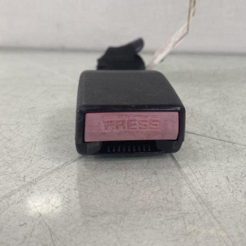 Attache ceinture arriere gauche PEUGEOT 206 Photo n°1