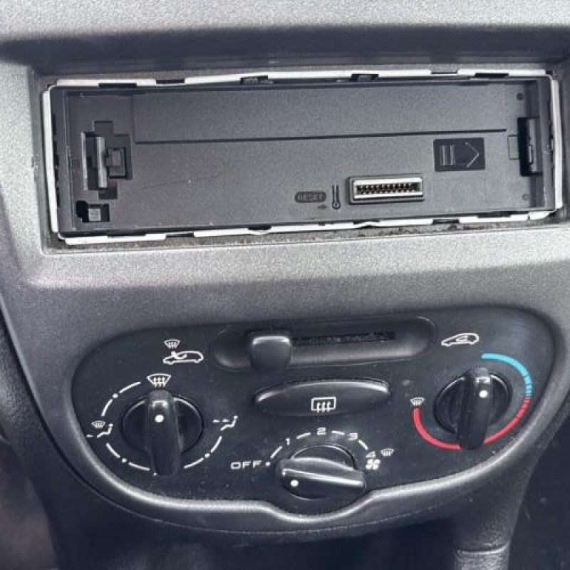 Attache ceinture arriere gauche PEUGEOT 206 Photo n°19