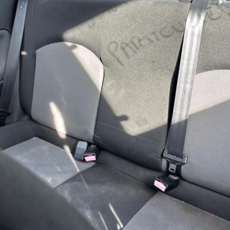Attache ceinture arriere gauche PEUGEOT 206 Photo n°20