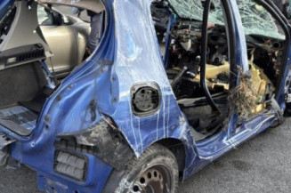 Attache ceinture arriere droit RENAULT CLIO 3