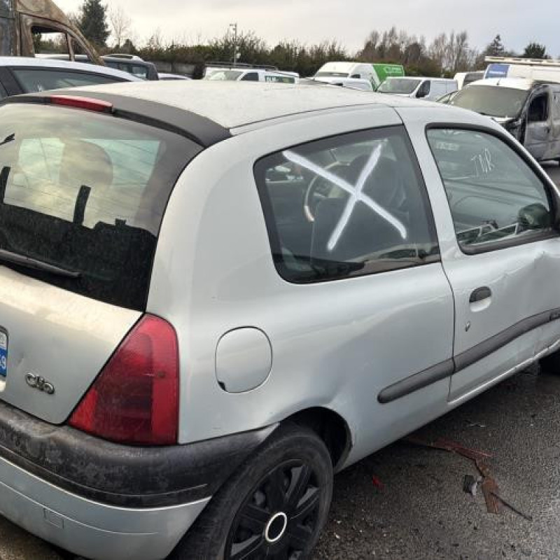 Calandre RENAULT CLIO 2 Photo n°9