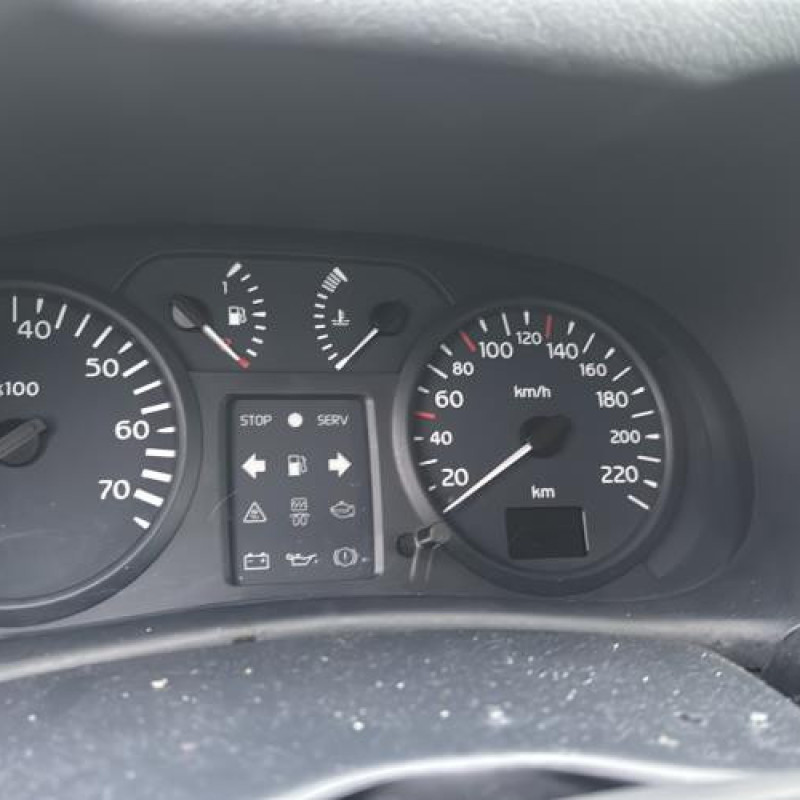 Feu arriere stop central RENAULT CLIO 2 Photo n°20