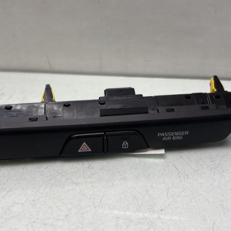 Bouton de warning KIA STONIC Photo n°1