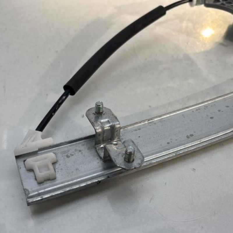 Leve vitre electrique arriere droit KIA STONIC Photo n°2