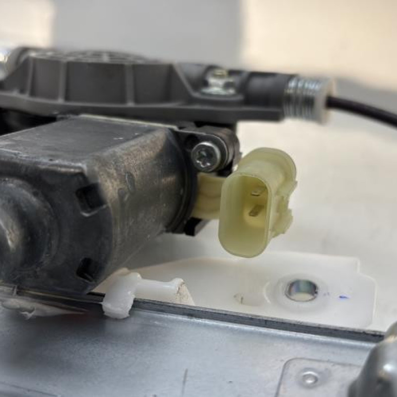 Leve vitre electrique arriere droit KIA STONIC Photo n°5