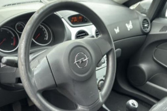 Ceinture avant gauche OPEL CORSA D
