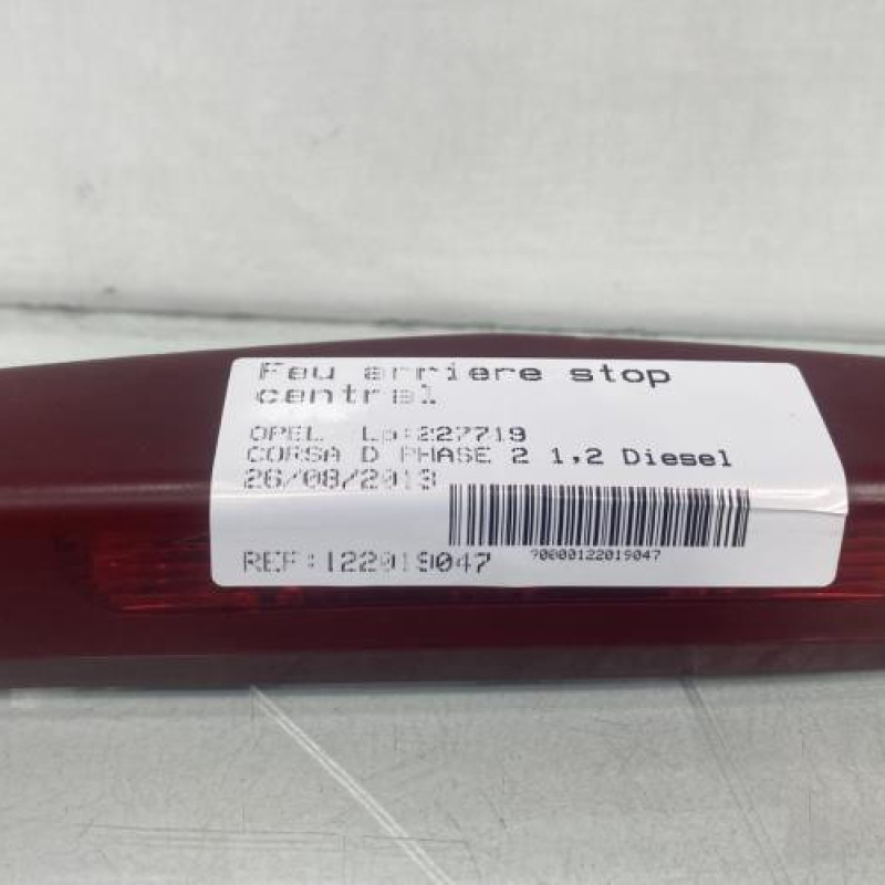 Feu arriere stop central OPEL CORSA D Photo n°1
