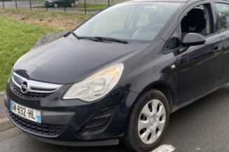 Feu arriere stop central OPEL CORSA D