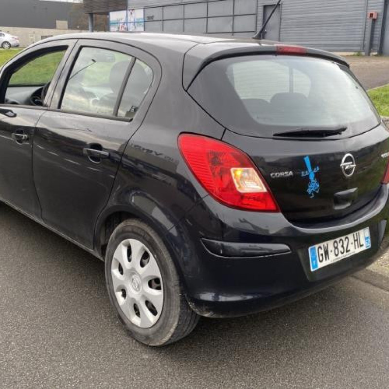 Feu arriere stop central OPEL CORSA D Photo n°9