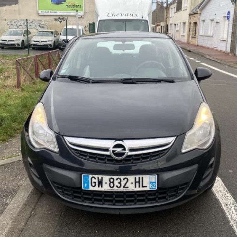 Feu arriere stop central OPEL CORSA D Photo n°11