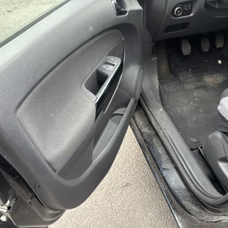 Feu arriere stop central OPEL CORSA D Photo n°19