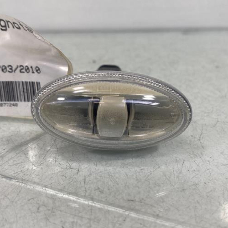 Repetiteur clignotant avant gauche (Feux) PEUGEOT 206+ Photo n°1