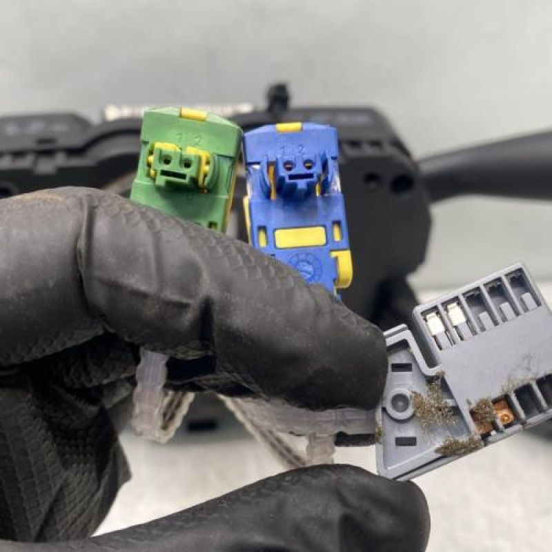 Com (Bloc Contacteur Tournant+Commodo Essuie Glace+Commodo Phare) CITROEN C2 Photo n°4