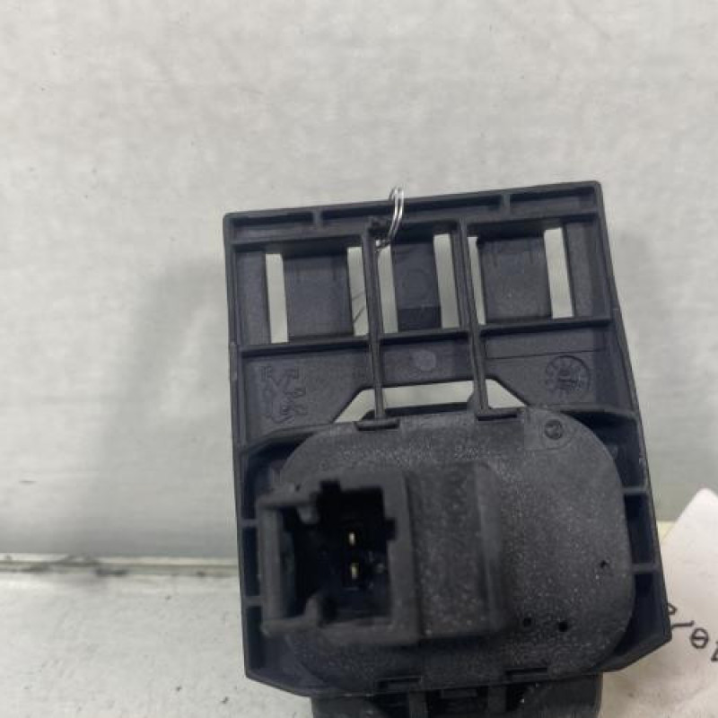 Bouton de coffre PEUGEOT 407 Photo n°3