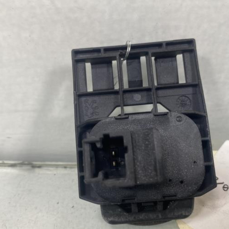 Bouton de coffre PEUGEOT 407 Photo n°4