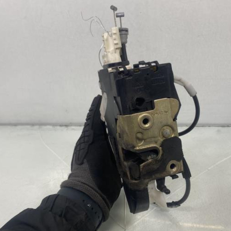 Serrure avant gauche PEUGEOT 407 Photo n°1