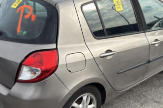 Feu arriere stop central RENAULT CLIO 3