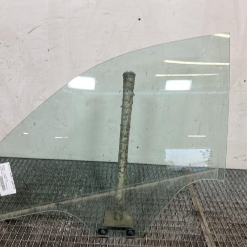 Vitre avant gauche RENAULT TWINGO 3 Photo n°1