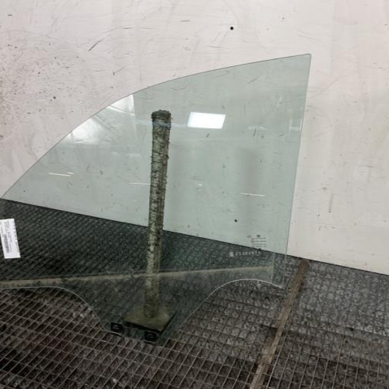 Vitre avant gauche RENAULT TWINGO 3 Photo n°3