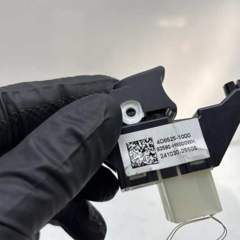 Interrupteur de leve vitre arriere droit KIA STONIC Photo n°3